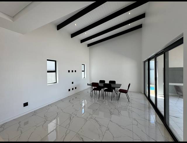 3 BEDROOM HOUSE FOR SALE IN SANDOWN